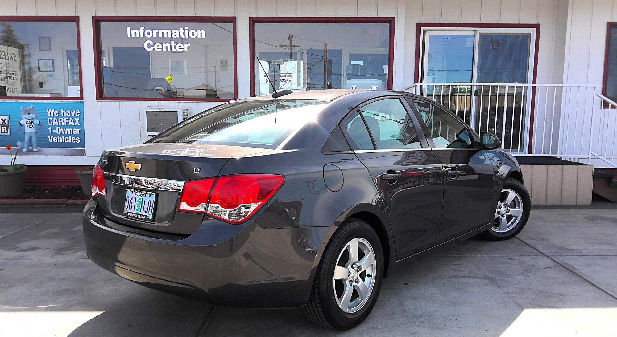 2016 Chevrolet Cruze - 1G1PE5SB5G7108426 - Image #3